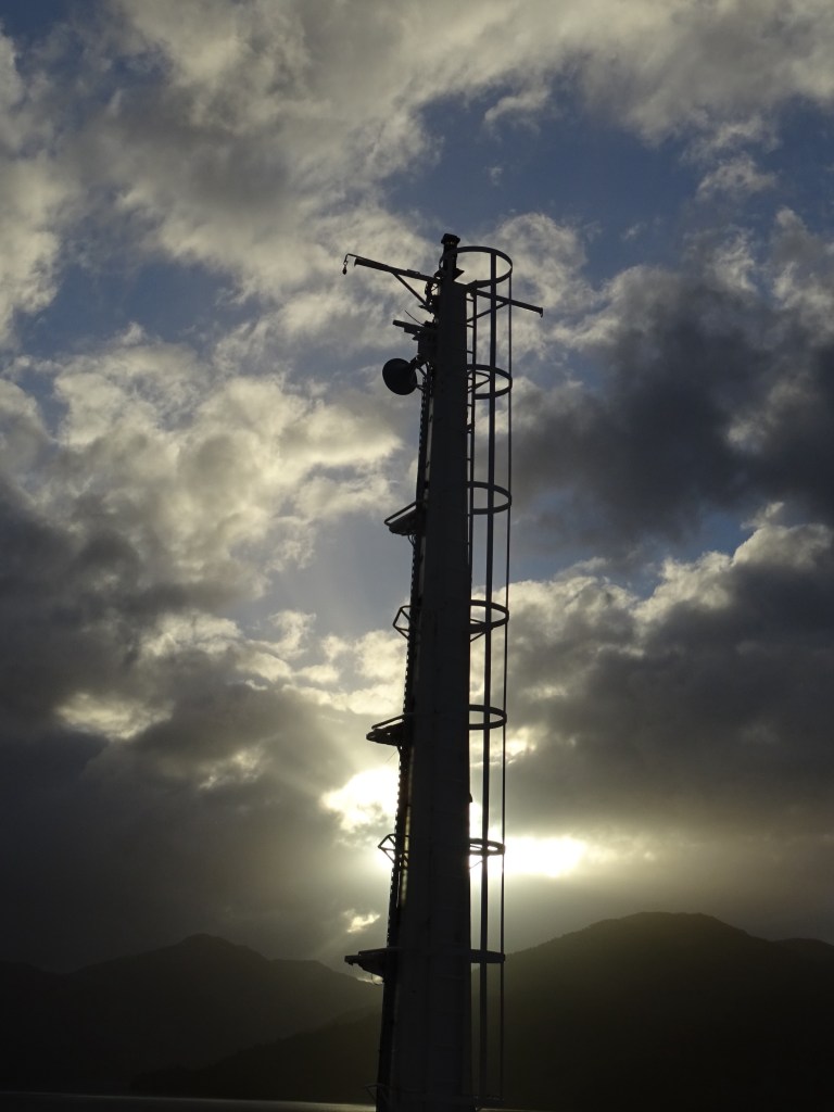 The mast, the night before the storm